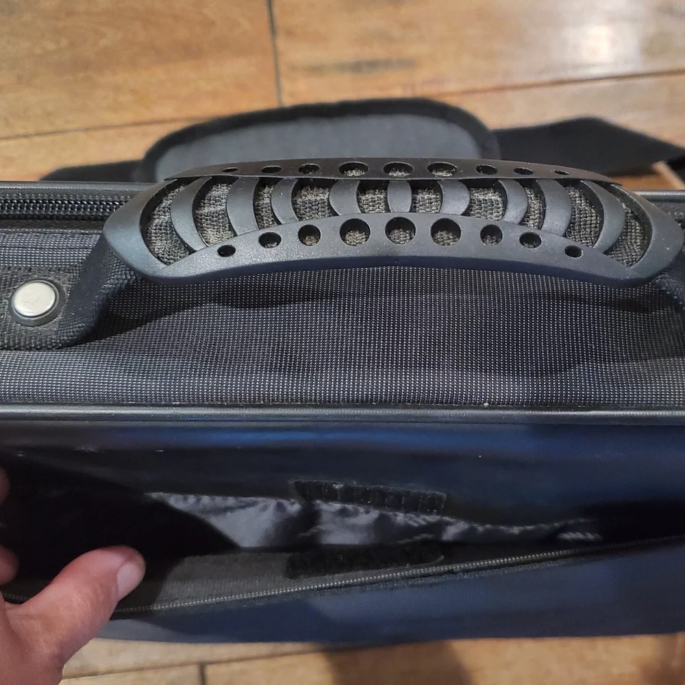 Init laptop briefcase‎ messenger/shoulder bag